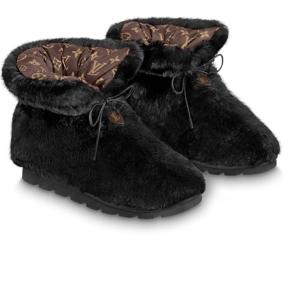 NWTS Louis Vuitton Black Faux Fur Pillow Flat Comfort Ankle Boots Size 38
